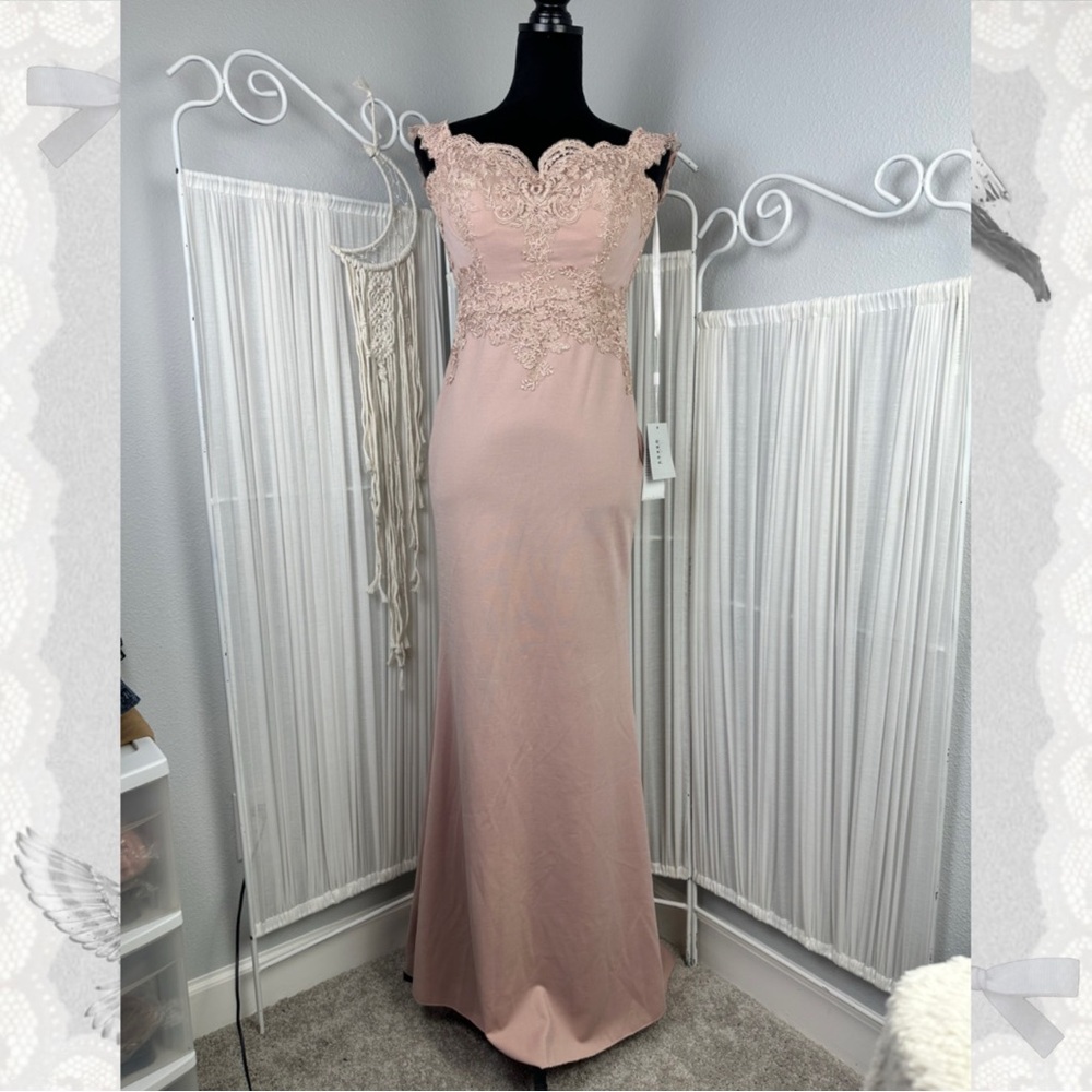 NWT Elegant Pink Lace Evening Gown